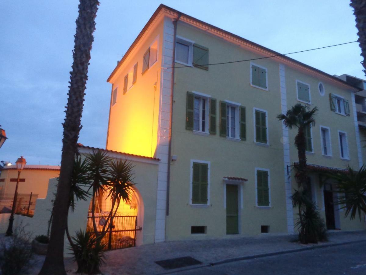 L'Ilot Fleuri Hotel Le Lavandou Buitenkant foto